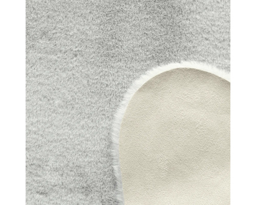 Koberec s vlasem a spodní stranou