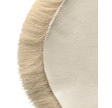 Detail kulatého koberce s dlouhým vlasem