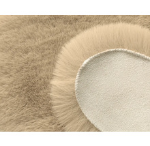 Koberec z umělé kožešiny s protiskluzovou podložkou