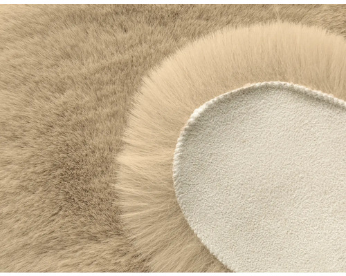 Koberec z umělé kožešiny s protiskluzovou podložkou