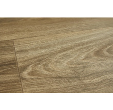 Detail laminátové podlahy s dřevěným vzhledem