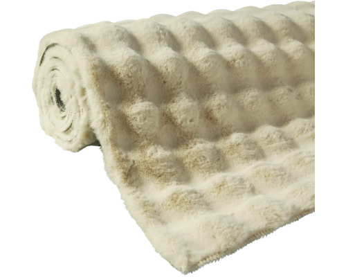 Srolovaná, měkká plyšová deka se vzorovanou strukturou