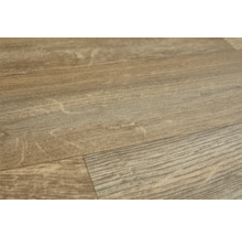 Detail laminátové podlahy s dřevěným vzhledem