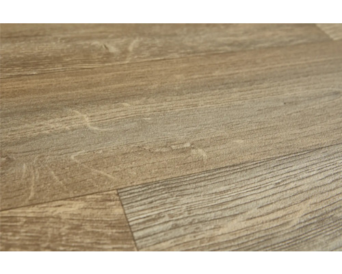 Detail laminátové podlahy s dřevěným vzhledem