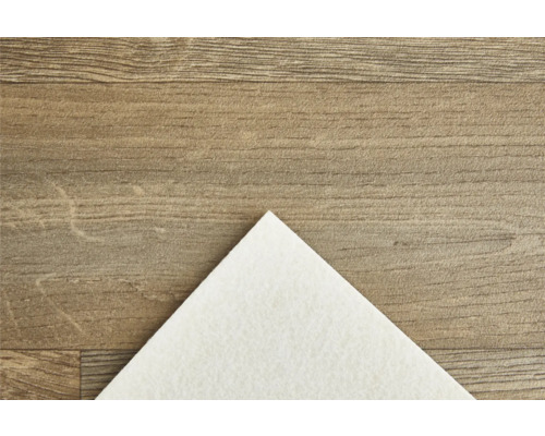 Dřevěná podlaha s podložkou pod koberec