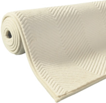 Srolovaná podložka pod koberec s klikatým vzorem