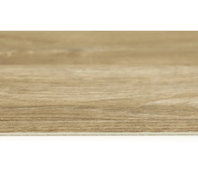 Detailní záběr vinylové podlahy s vzhledem dřeva.