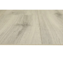 Detail vinylové podlahy se vzhledem dřeva