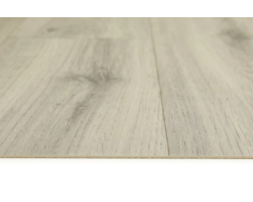 Detail vinylové podlahy se vzhledem dřeva