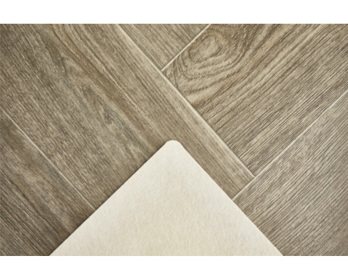 Detailní záběr vinylové podlahy s dřevěným vzhledem a kročejovou izolací