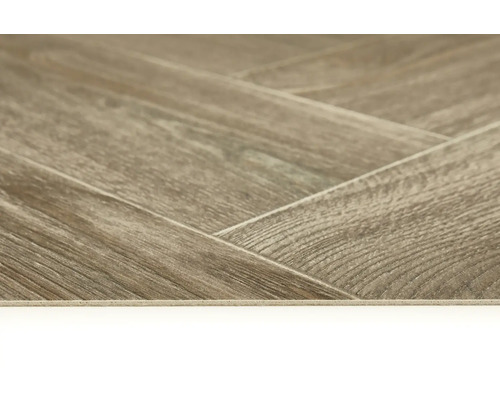 Detail vinylové podlahy se vzorem rybí kosti