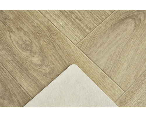 Detailní záběr vinylové podlahy s dřevěným vzhledem