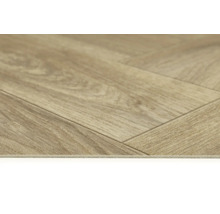 Detail vinylové podlahy ve vzoru rybí kosti