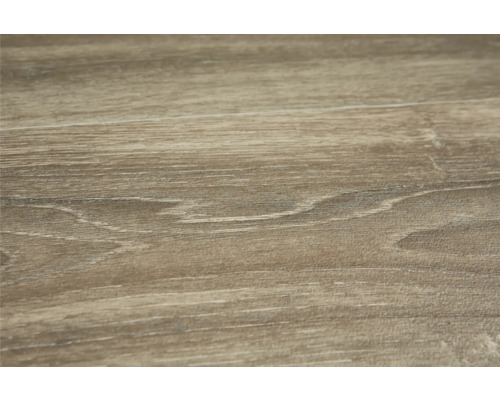 Detail laminátové podlahy s dřevěnou texturou