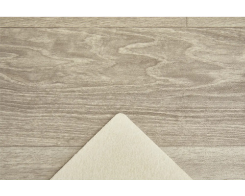 Dřevěná podlaha s podložkou pod koberec