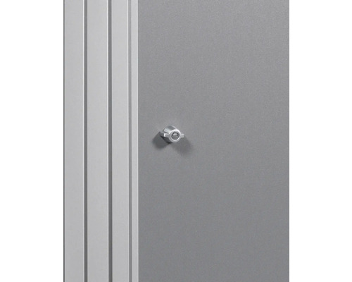 Detailní záběr kovové skříně se zámkem