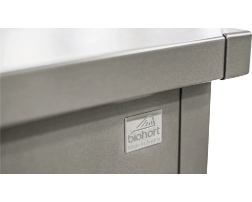 Logo Biohort na zahradním produktu, vyrobeno v Rakousku