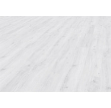 Světlá laminátová podlaha se vzhledem dřeva
