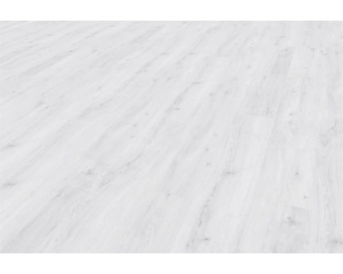 Světlá laminátová podlaha se vzhledem dřeva