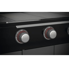 Detailní záběr černého plynového grilu s otočnými knoflíky pro regulaci teploty