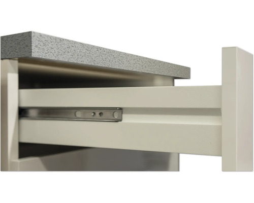 Detailní záběr otevřeného zásuvkového prvku s výsuvnými lištami