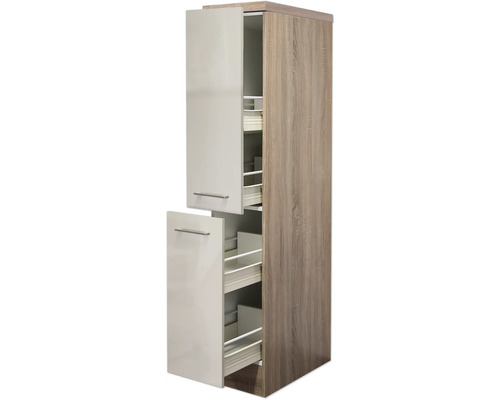 Kuchyňská skříňka s výsuvnými prvky pro větší úložný prostor