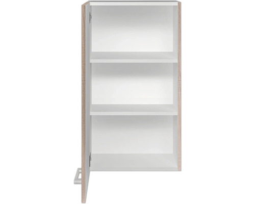 Otevřená závěsná skříňka se třemi policemi