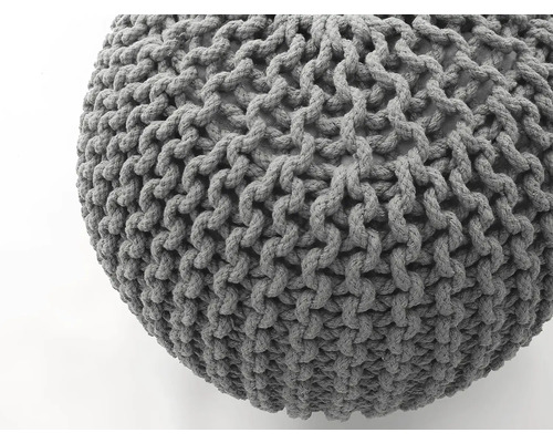 Šedý pletený puf