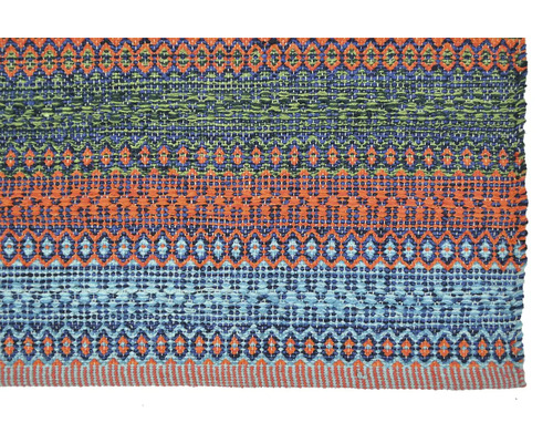 Vzorovaný koberec s geometrickými vzory