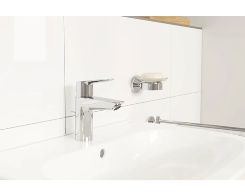 Koupelnové umyvadlo s kohoutkem, miskou na mýdlo a držákem na ručníky