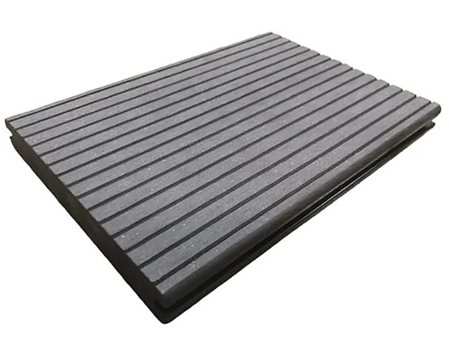 Terasa z plastu s rýhovaným povrchem