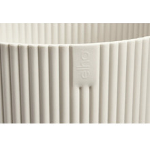 Detail květináče s drážkami a logem Elho