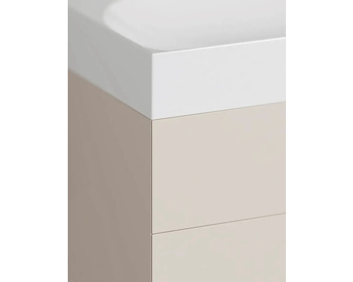 Detailní pohled na koupelnový nábytek s umyvadlovou skříňkou