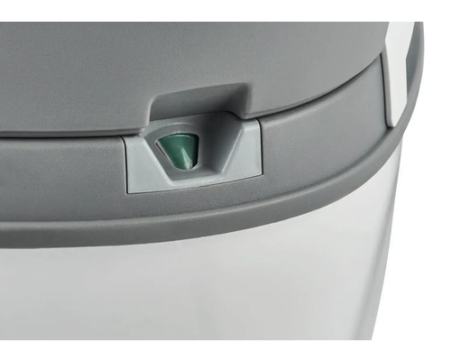 Detailní pohled na odpadkový koš s ukazatelem naplnění