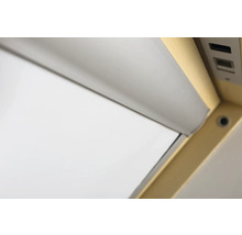 Detailní záběr LED lampy s USB porty