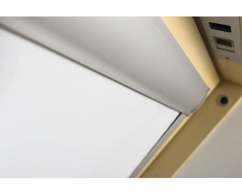 Detailní záběr LED lampy s USB porty