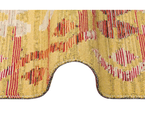 Detailní pohled na koberec s geometrickým vzorem