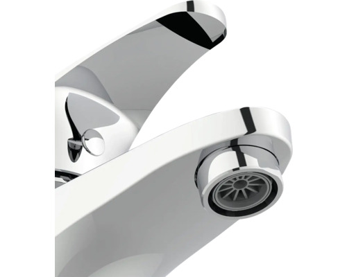 Detailní záběr lesklé armatury