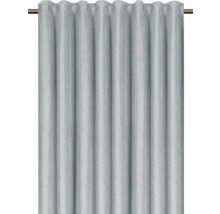 Šedý závěs se skládaným zavěšením na záclonové tyči
