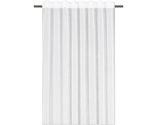 Záclona s řasící páskou zavěšená na záclonové tyči