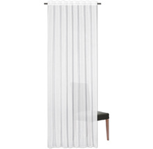 Bílý dekorační závěs se závěsem na řasící stuhu před židlí