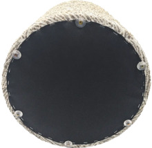 Pohled na kočičí jeskyni zespodu s textilním povrchem a černou látkou.