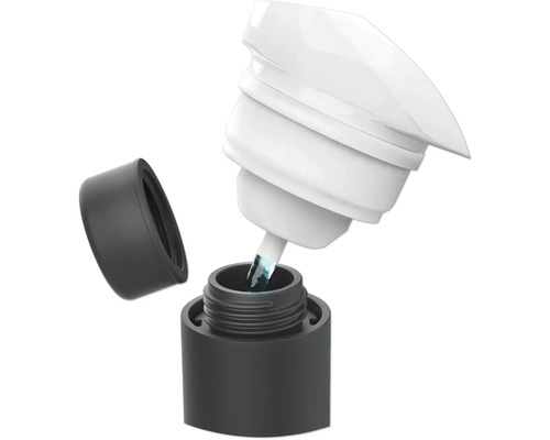 Lahvička laku na nehty s aplikátorem a otevřeným víčkem