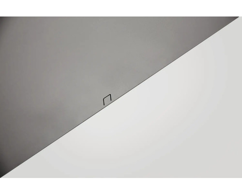 Detail stropního panelu s upevňovací sponou