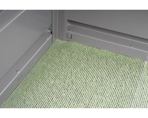 Detailní pohled na mřížkovou strukturu uvnitř kůlny na nářadí