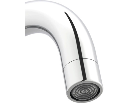 Detail vodovodní baterie z kovu