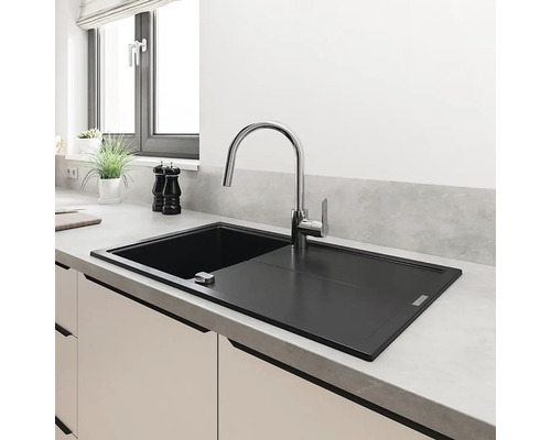 Kuchyňský dřez s odkapávací plochou a vodovodní baterií