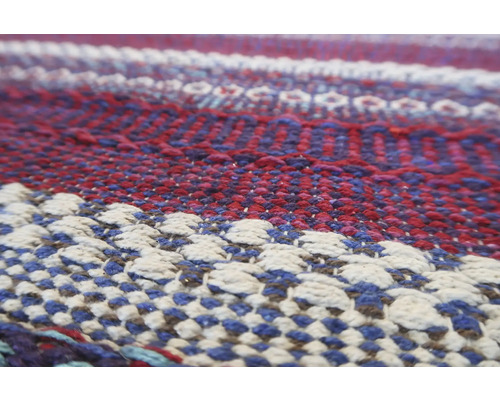 Detail tkaného koberce se vzorem