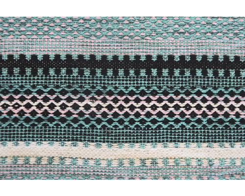 Detail koberce s pruhovaným vzorem