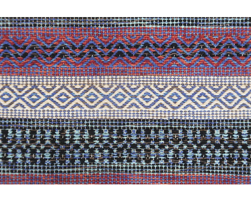 Detail koberce s pruhovaným vzorem